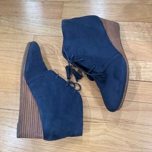 Dr. Scholl’s Dakota Wedge Bootie Navy Size 8.5
